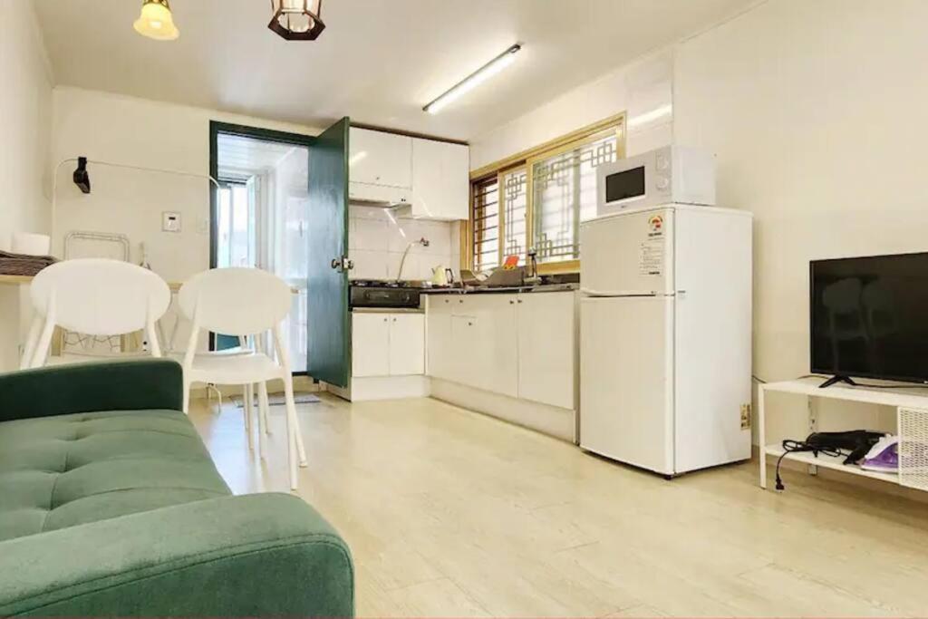 Apartment K-11 Hongdae Yeontral Park *