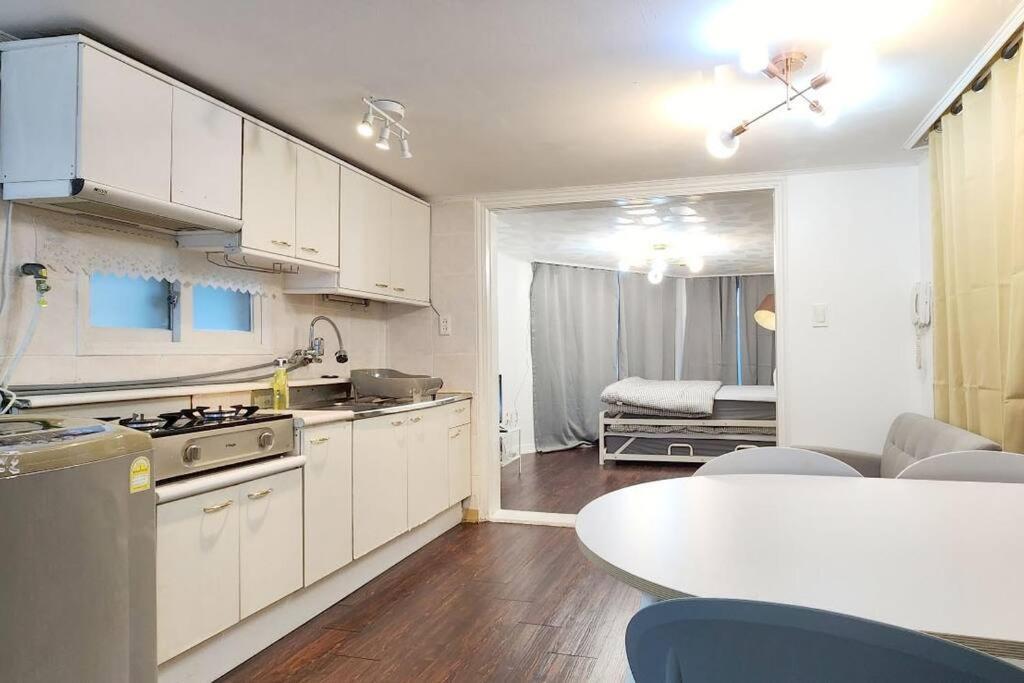 K-11 Hongdae Yeontral Park Apartment *