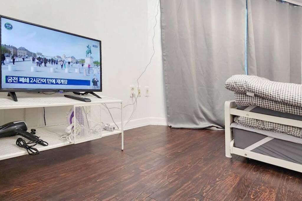 Apartment K-11 Hongdae Yeontral Park *